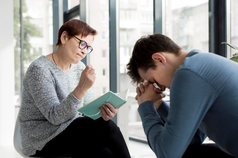 Patient consulting a therapist before enroling to PHP for depression