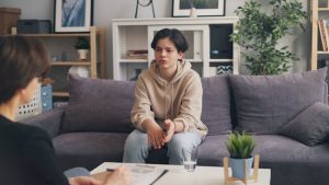Teenager undergoing Anxiety Therapy with a Therapist in Miami