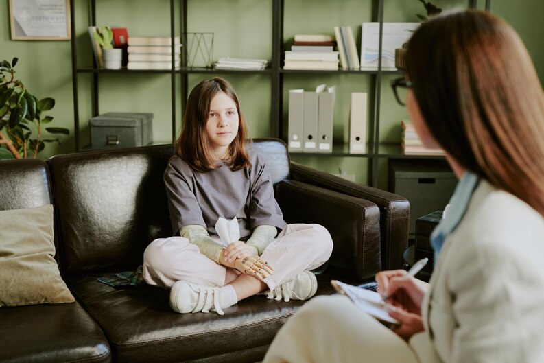 Therapist explaining the therapy process to a teenager